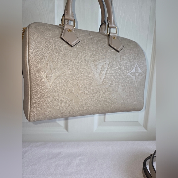 Louis Vuitton Monogram Empreinte Speedy Bandouliere 25 – Turtledove - Picture 8 of 12